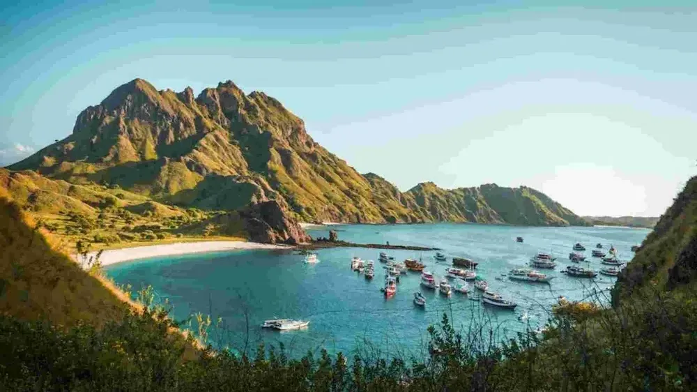Labuan Bajo - Luxury Phinisi Komodo Charter 2026